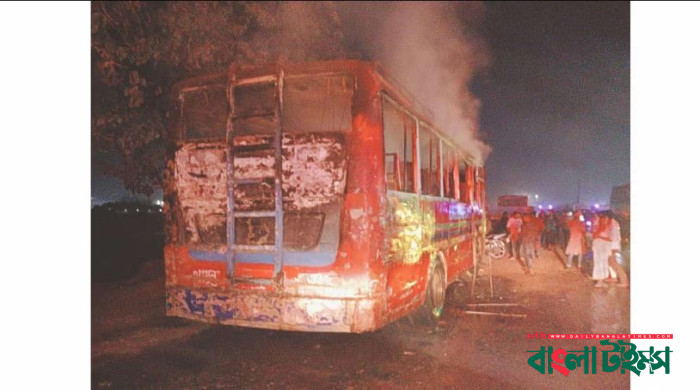 4 buses torched in Mirpur